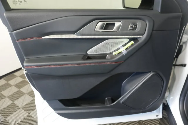 New 2026 Star White Metallic Tri-Coat Ford ST image 27