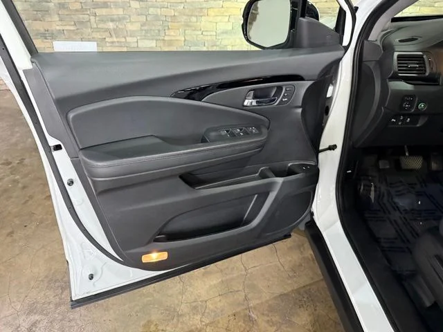 Used 2021 Platinum White Pearl Honda Touring image 9