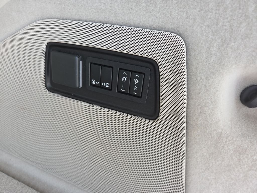 Used 2021 Crystal White Cadillac Sport Platinum image 18