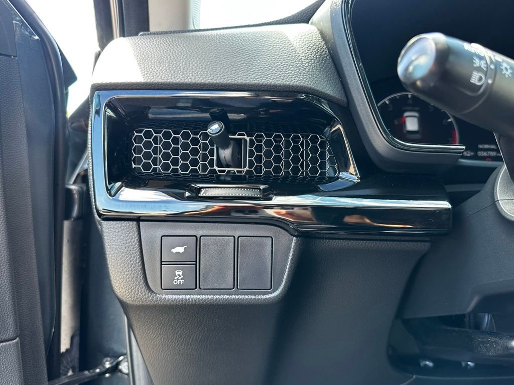 Used 2023  Honda EX-L image 28
