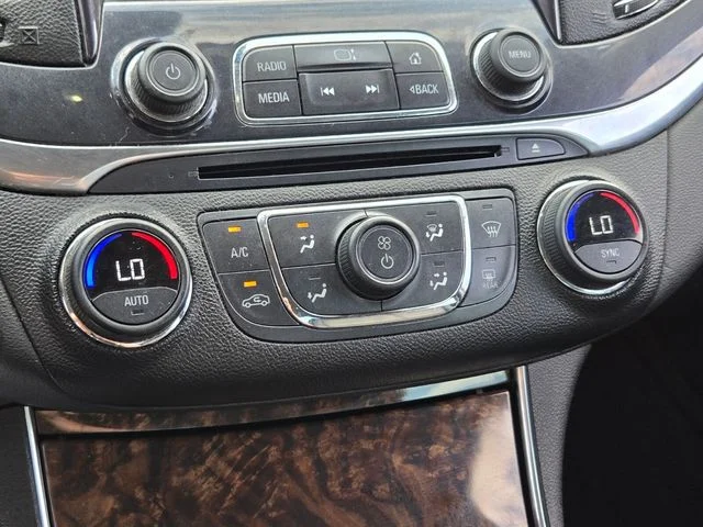 Used 2015 White Chevrolet LT image 28