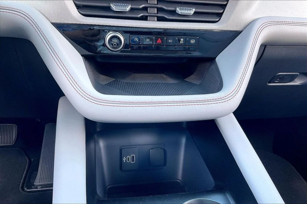 New 2026 Space White Metallic Ford Active image 36