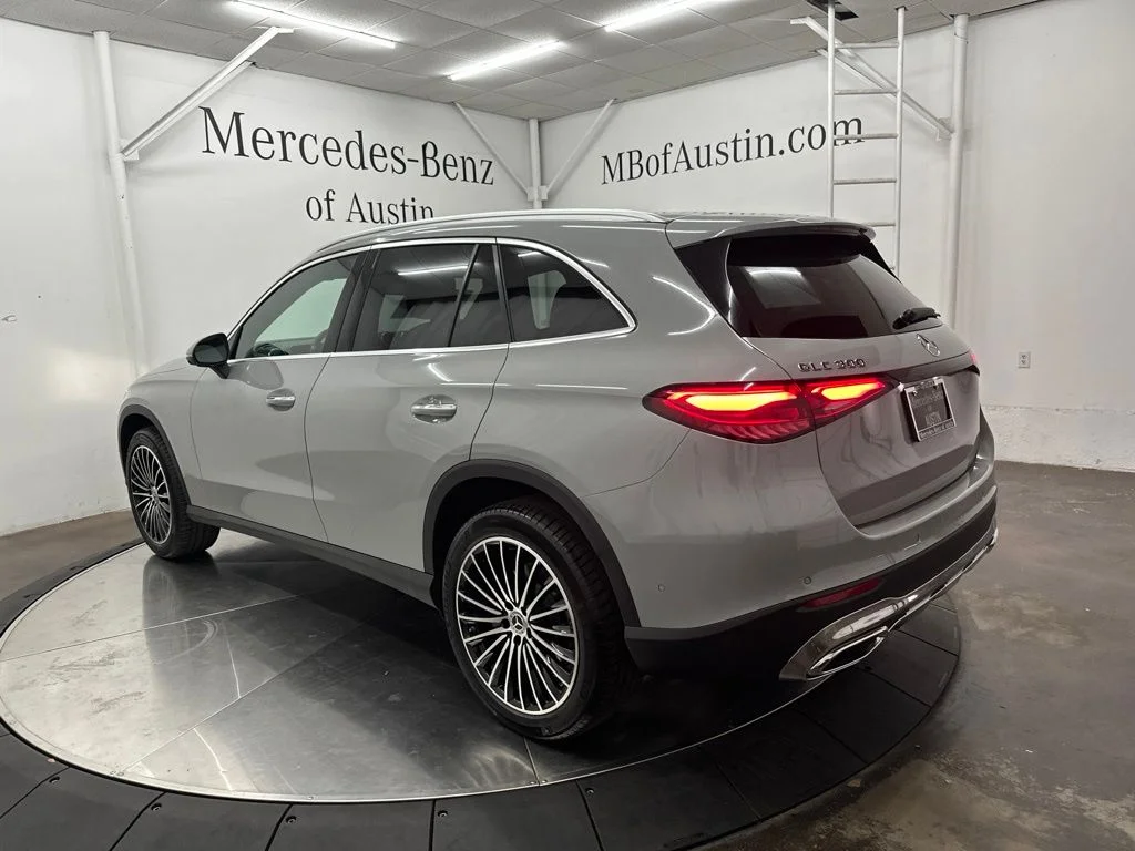 New 2027 White Mercedes-Benz GLC 300 image 5