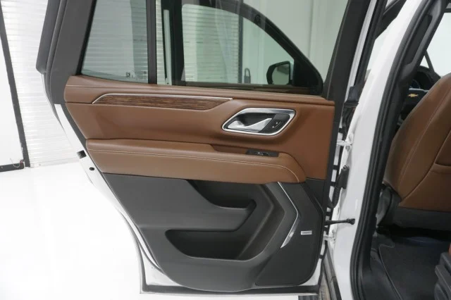 Used 2023 ORODESCENT_PEAR Chevrolet High Country image 25
