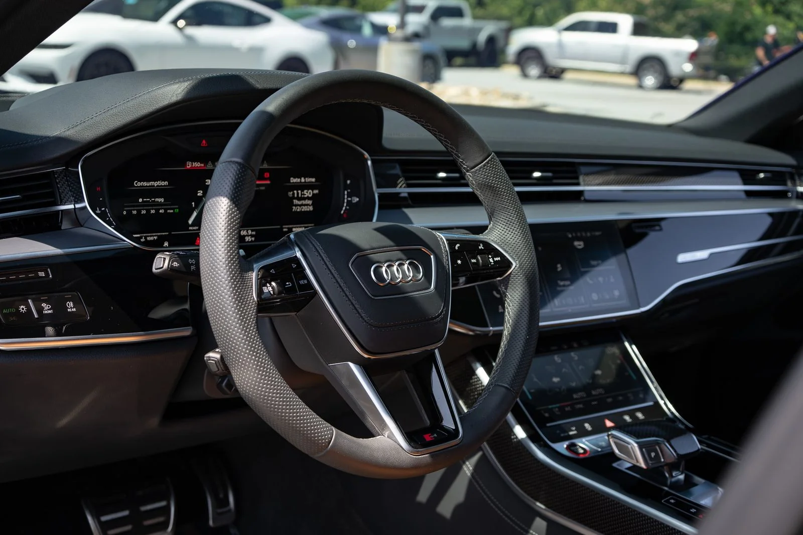 Used 2024  Audi 4.0T image 29