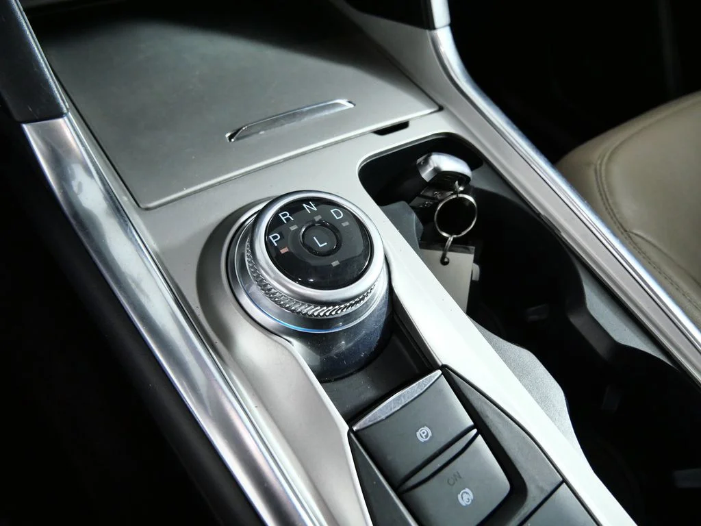 Used 2022 White Ford Limited image 19