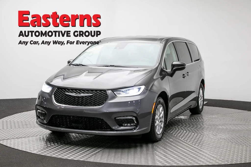 Used 2023 Gray Chrysler Touring L image 1