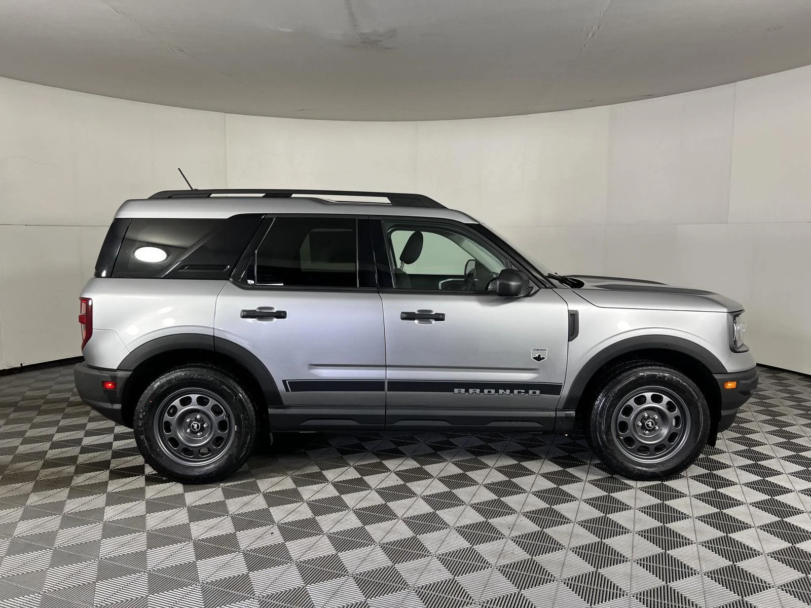 Used 2023 Iconic Silver Ford Big Bend image 6