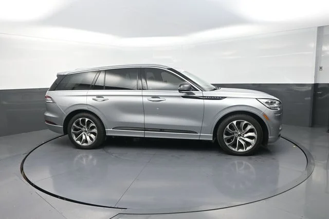 Used 2022 Silver Lincoln Grand Touring image 30