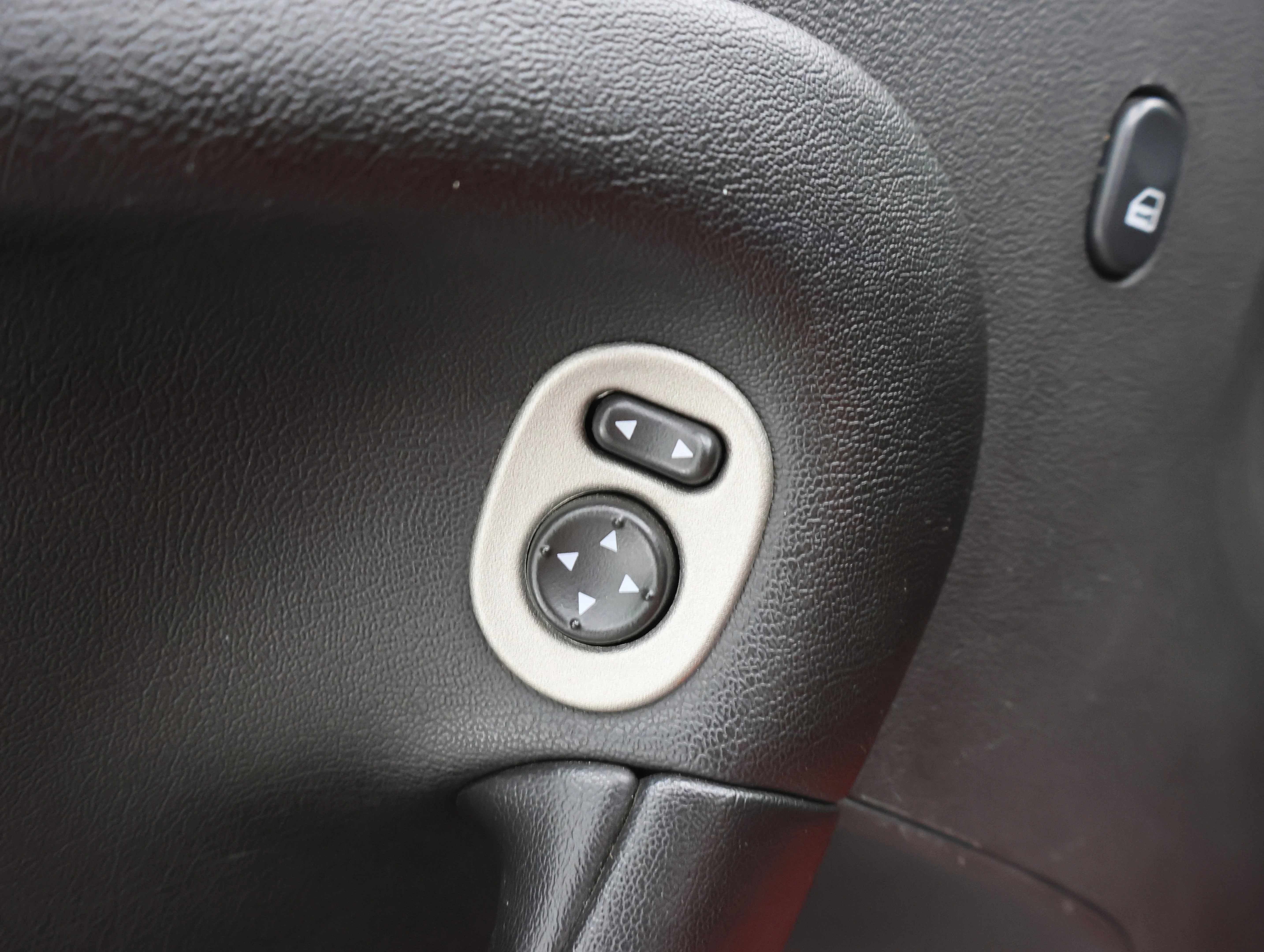 Used 2007 Aggressive (Victory Red) Pontiac GXP image 32