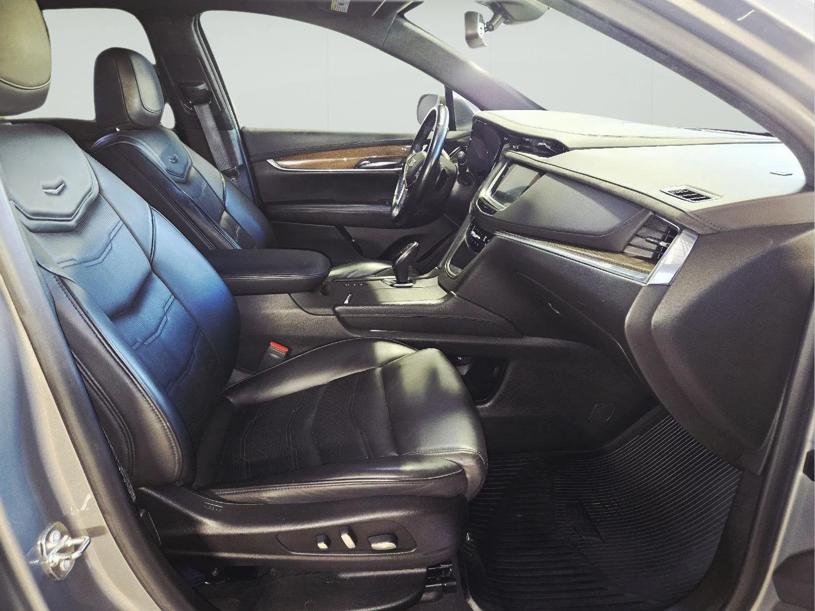 Used 2019 Bronze Dune Metallic Cadillac Platinum AWD image 63