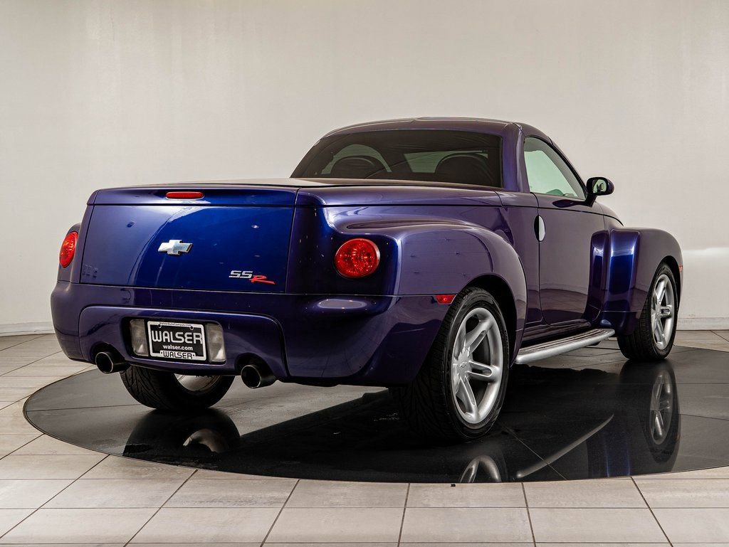 Used 2004 Ultra Violet Metallic Chevrolet  image 12