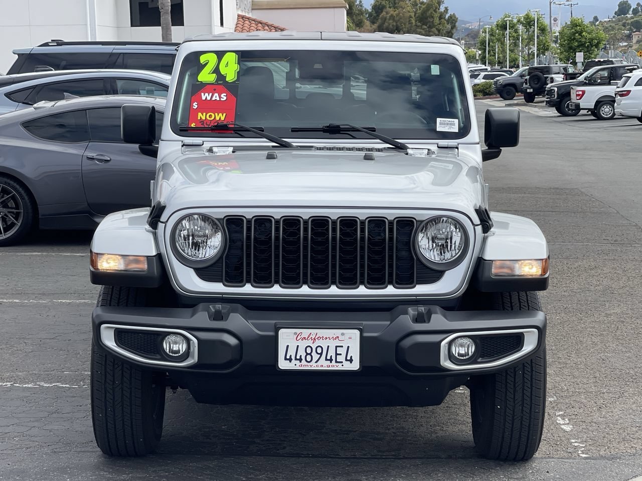 Used 2024 Silver Zynith Clearcoat Jeep Sport S image 2