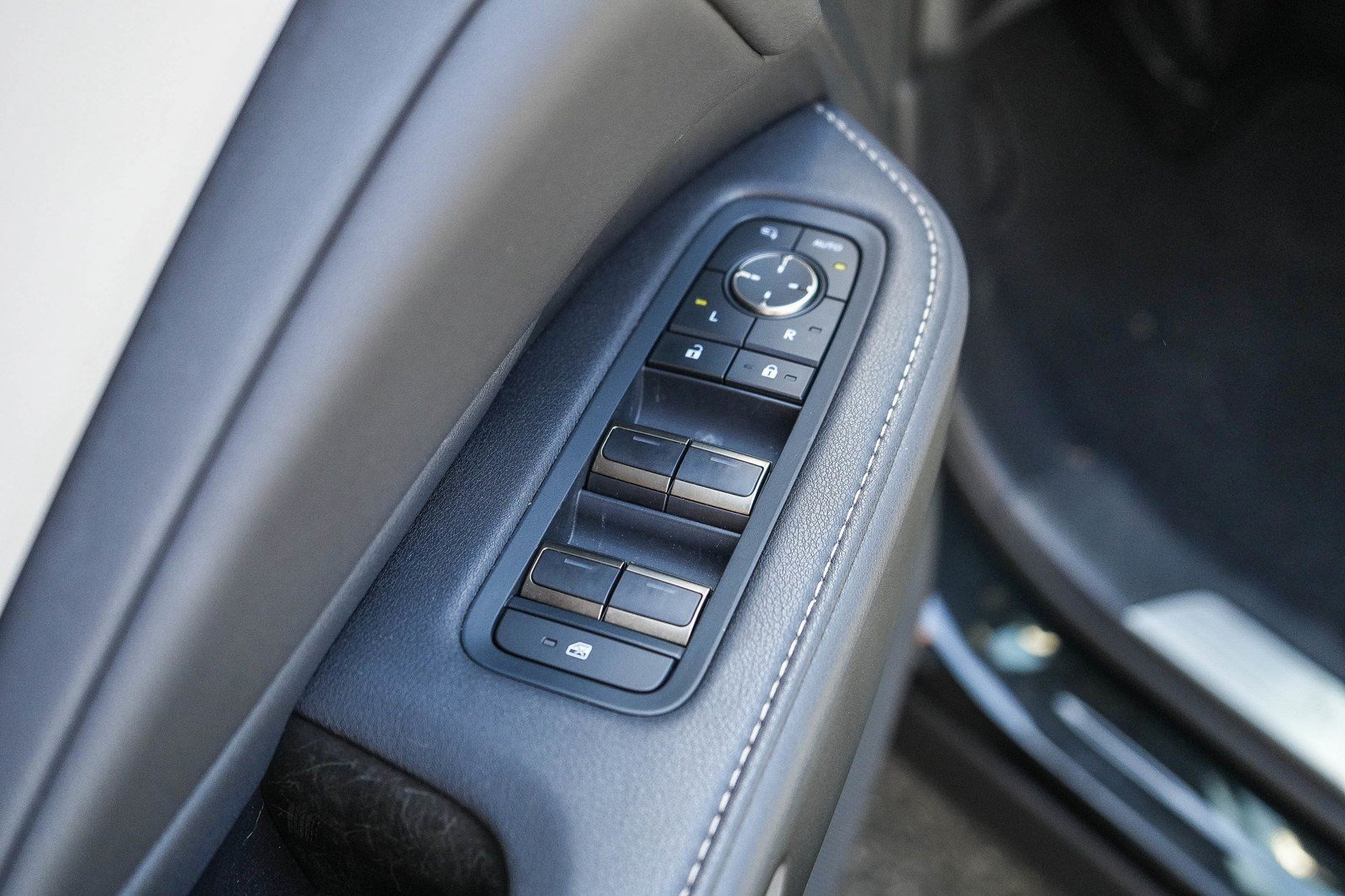 2025 Lexus TX Base - Photo 17