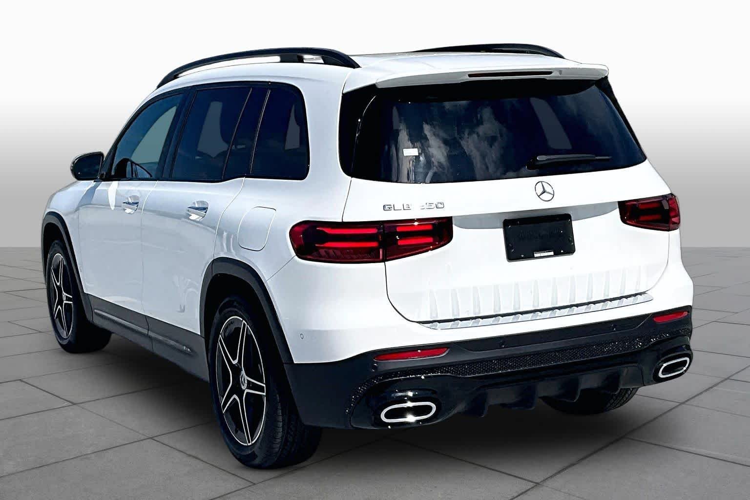 Used 2025 Polar White Mercedes-Benz GLB 250 image 11