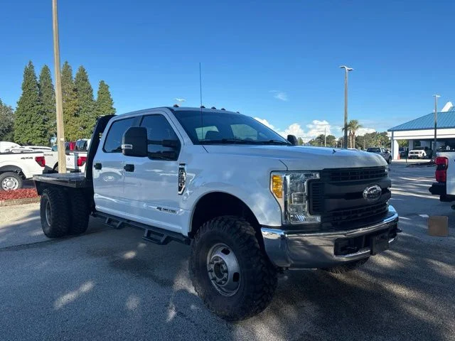 Used 2017 White Ford XL FLATBED image 3