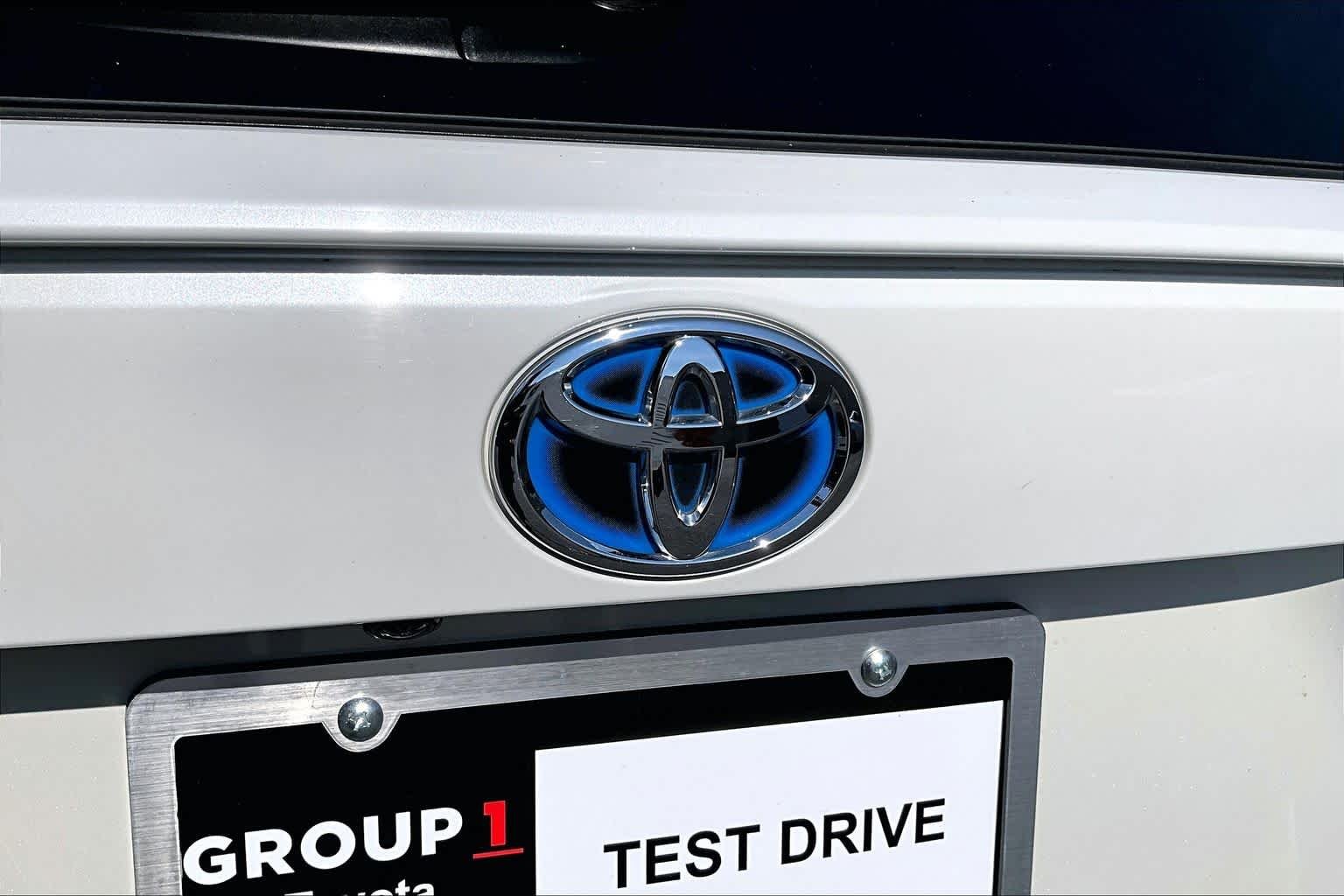 Used 2022 Blizzard Pearl Toyota Hybrid SE image 31