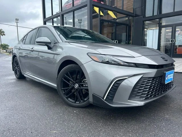 Used 2025  Toyota SE image 1