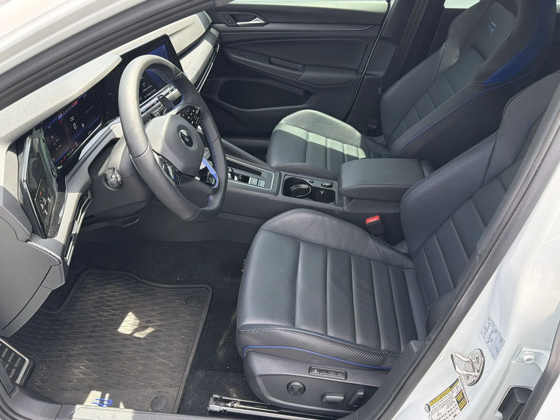 Certified Used 2022 Pure White Volkswagen 2.0T image 19