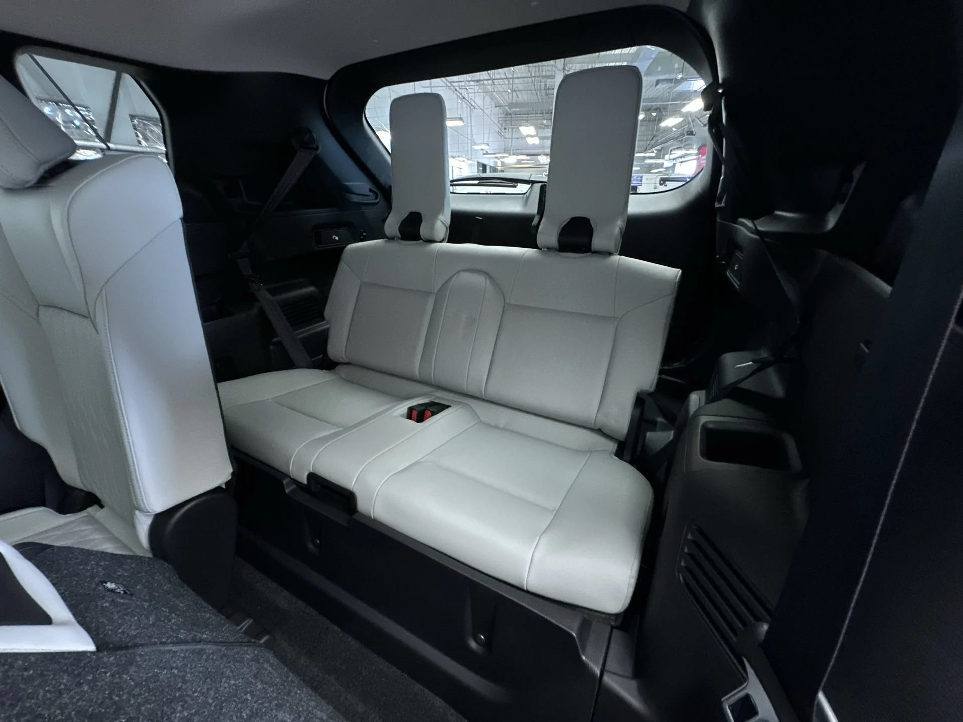 New 2026 White Diamond Mitsubishi SEL image 24