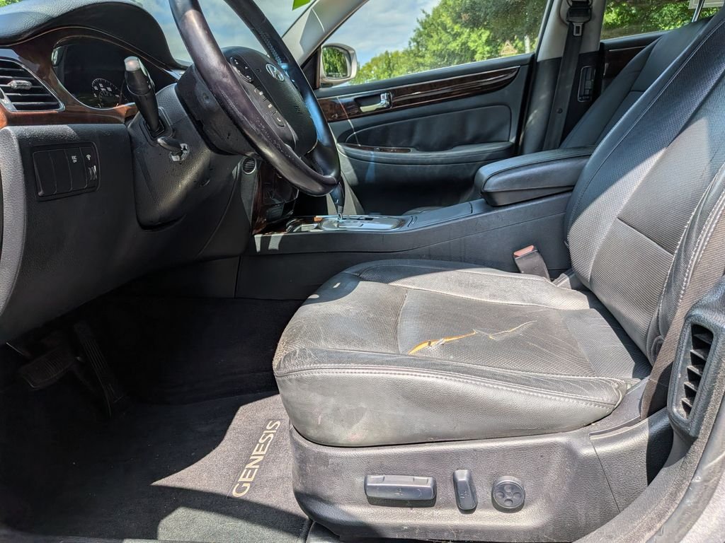 Used 2010 Gray Hyundai 3.8 image 10