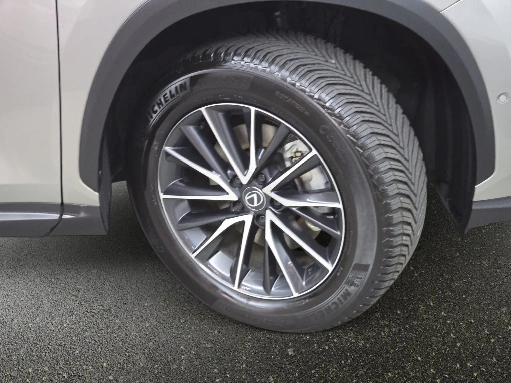 Used 2024 ATOMIC SILVER Lexus 350h Luxury image 32