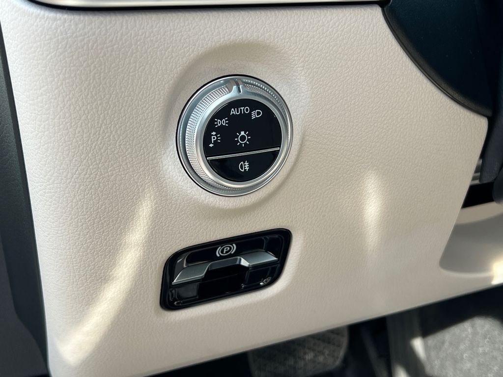 New 2026 Polar White Mercedes-Benz C 300 image 15
