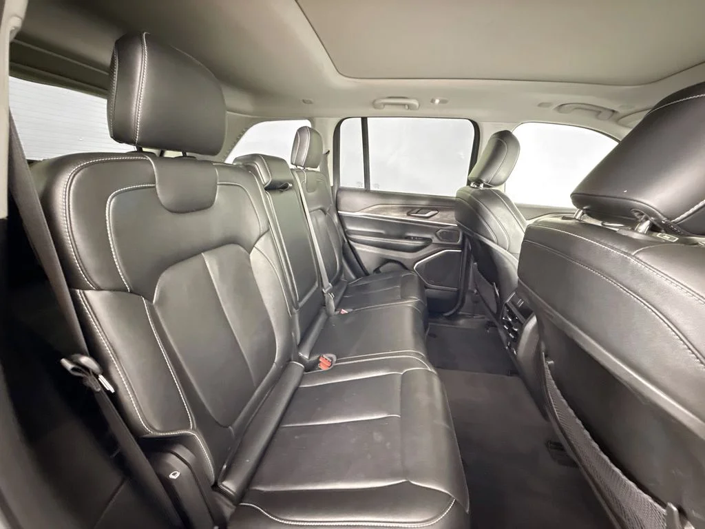 Used 2022 White Jeep 4xe image 26