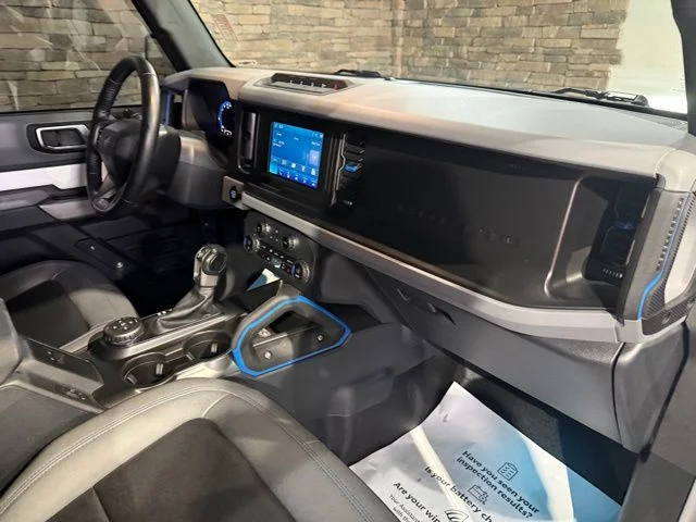 Used 2023 Oxford White Ford Black Diamond image 3