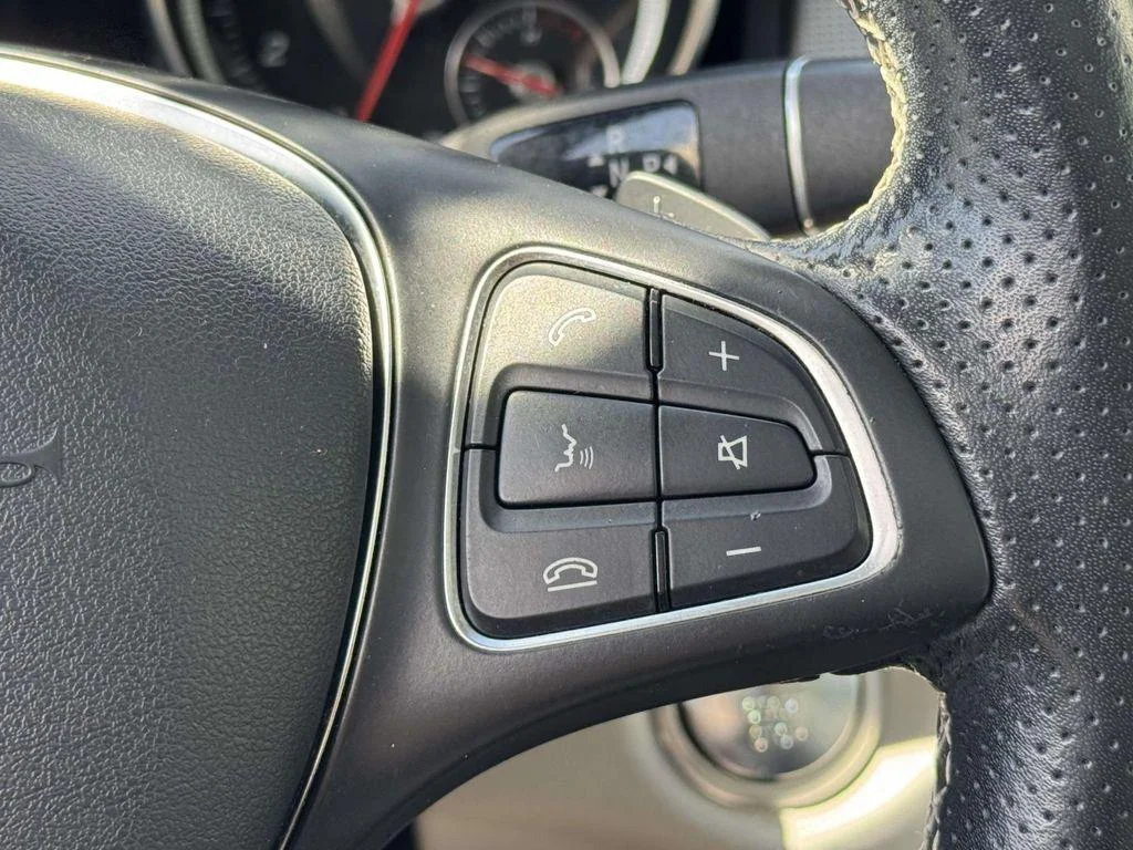 Used 2018 Cavansite Blue Metallic Mercedes-Benz 4MATIC® image 18