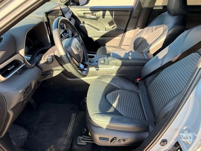 Used 2025 Cement Toyota XSE image 8
