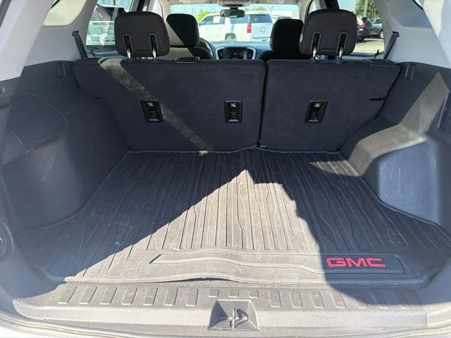 Used 2018 White GMC SLE image 32