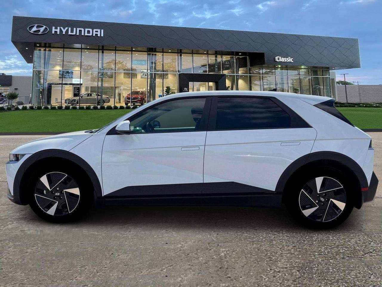 New 2026 Atlas White Hyundai SEL image 3