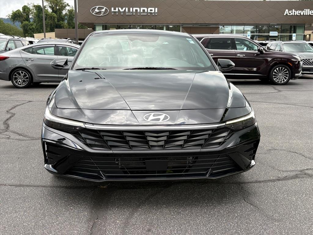Certified Used 2025 Abyss Black Pearl Hyundai Limited image 2