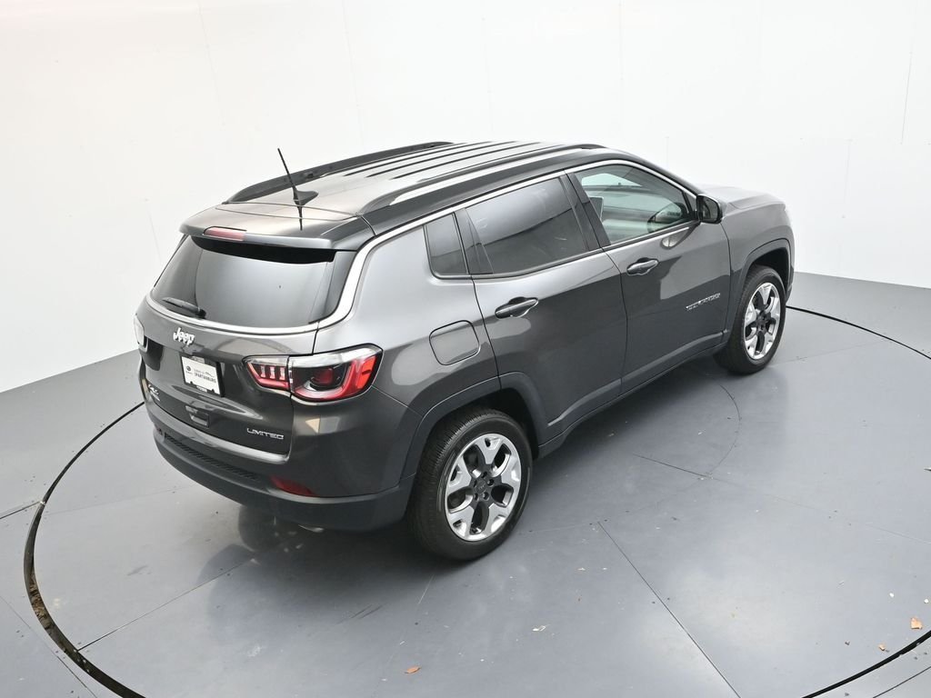 Used 2022 Crystal Metallic Jeep Limited image 25