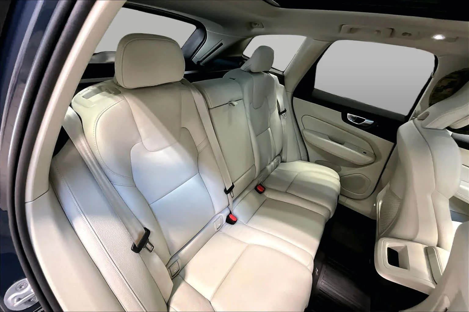 Certified Used 2024 Denim Blue Volvo Plus image 19