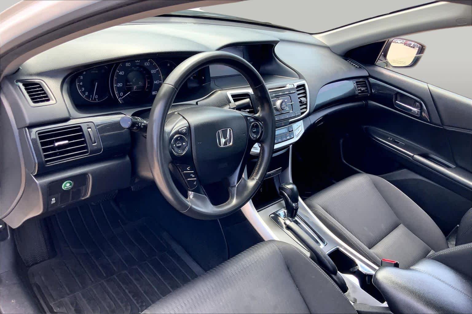 Used 2015 WHITE ORCHID PEARL Honda Sport image 17