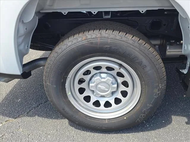 New 2026 Summit White Chevrolet WT image 33