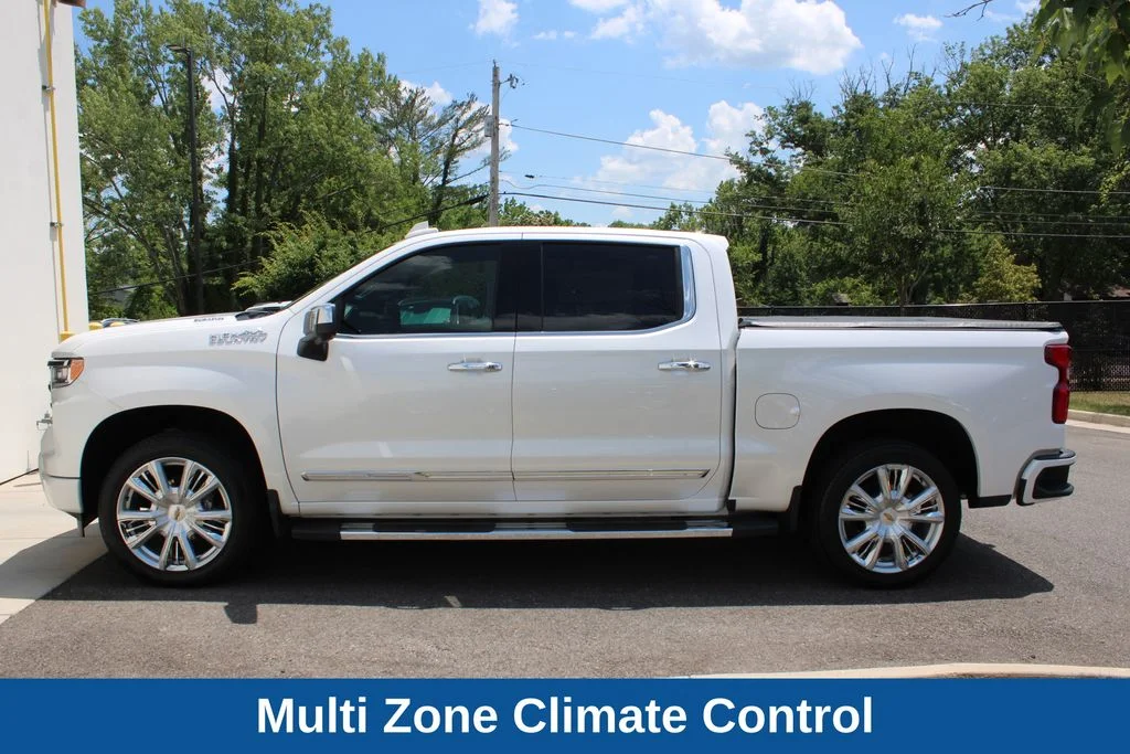Used 2024 Pearl Chevrolet High Country image 12