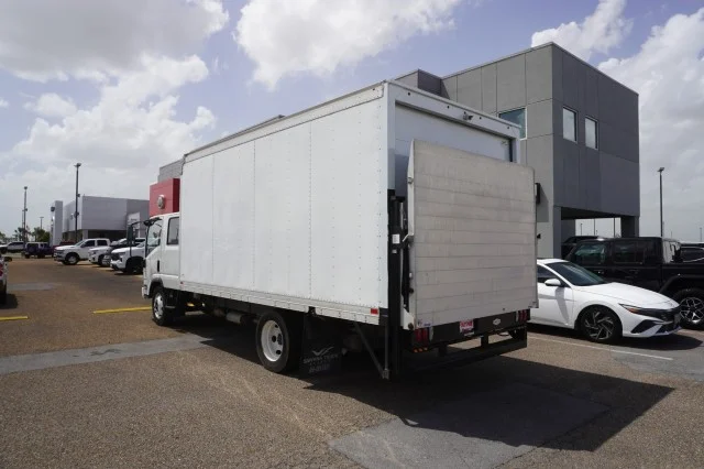 Used 2024 Arc White Chevrolet 1WT image 9