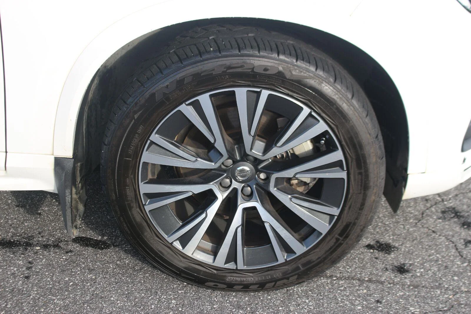 Used 2021  Volvo Momentum image 33