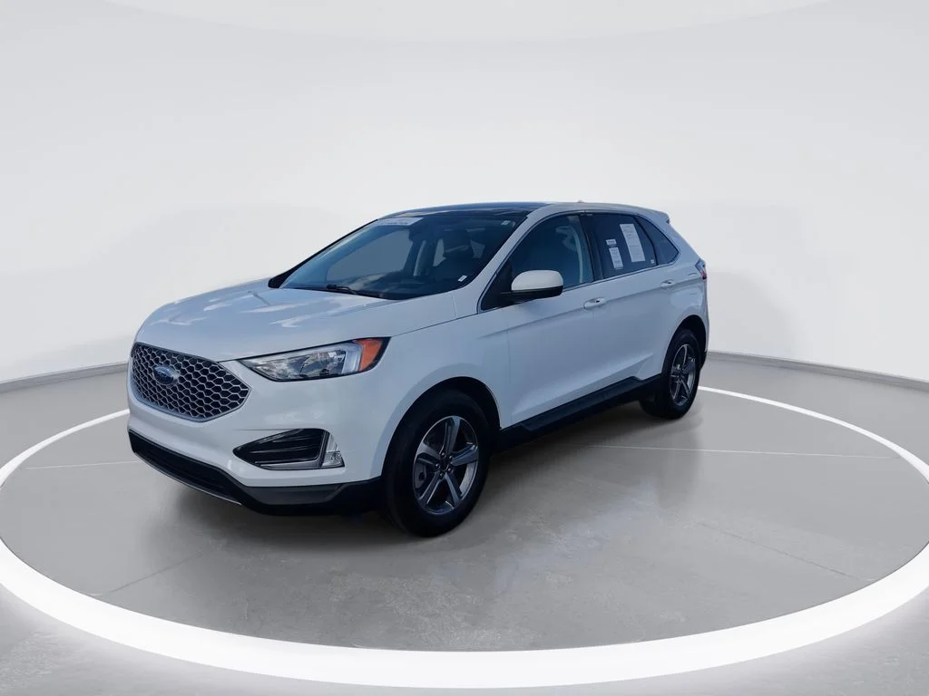 Used 2024 White Ford SEL image 4