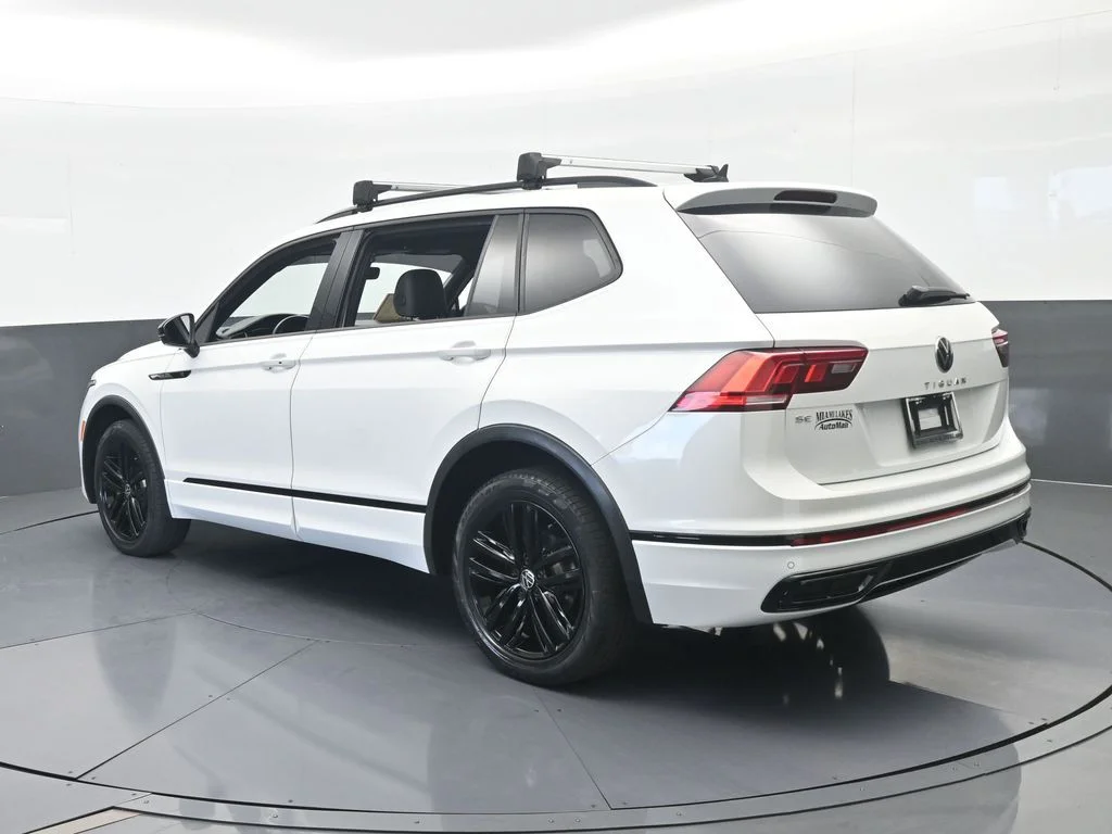 Used 2022 Oryx White Pearl Volkswagen 2.0T SE R-Line Black image 3