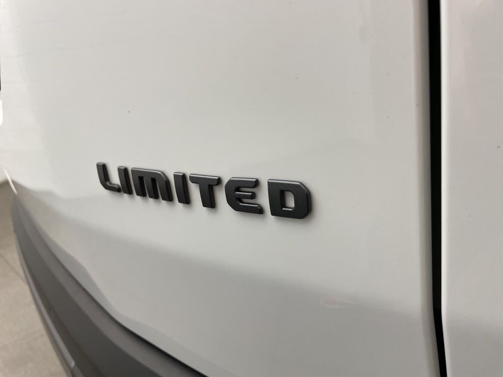 New 2026 Bright White Clear-Coat Exterior Paint Jeep Limited image 5