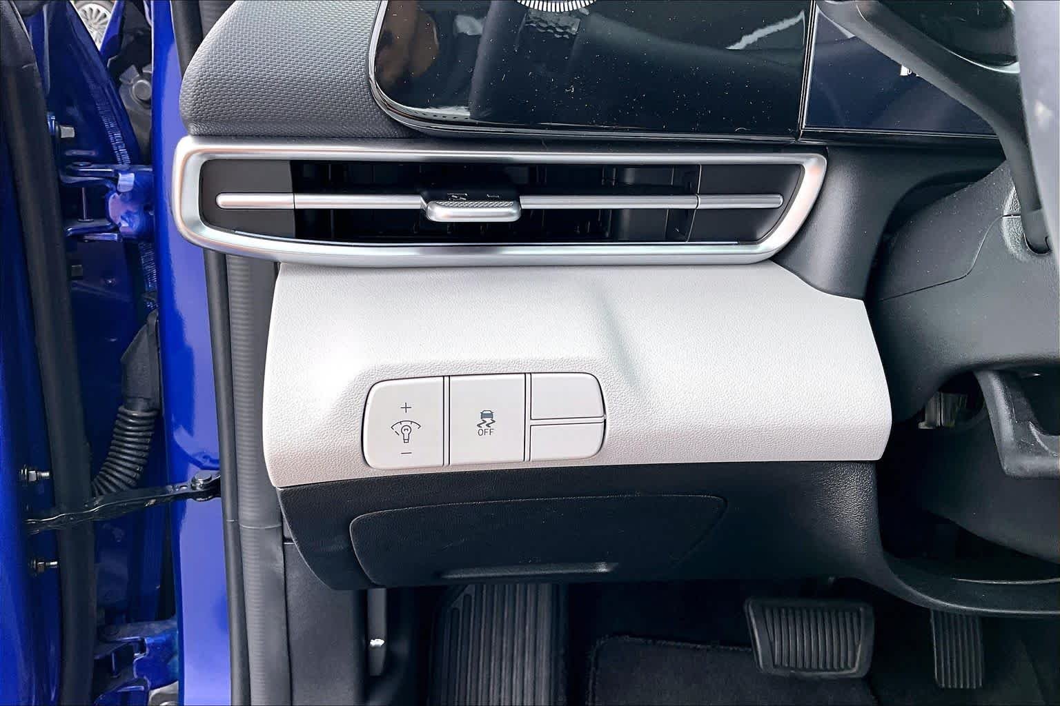 2025 Hyundai Elantra Limited - Photo 51