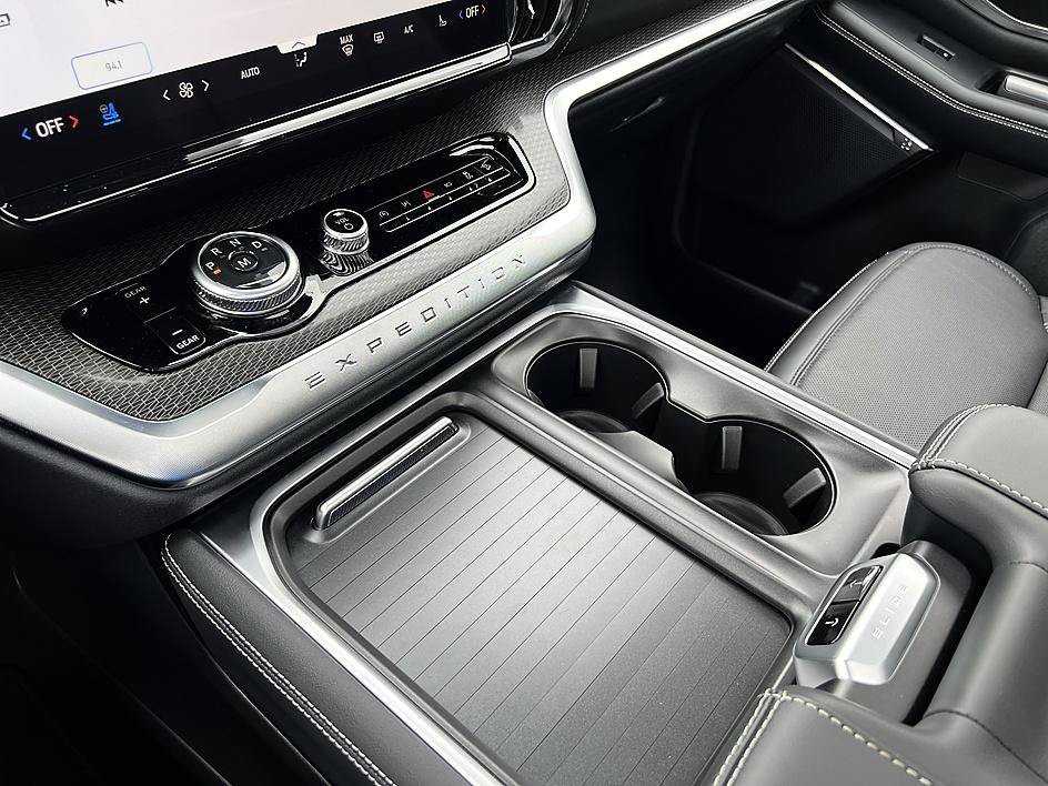New 2027 Star White Metallic Tri-Coat Ford MAX Platinum image 19
