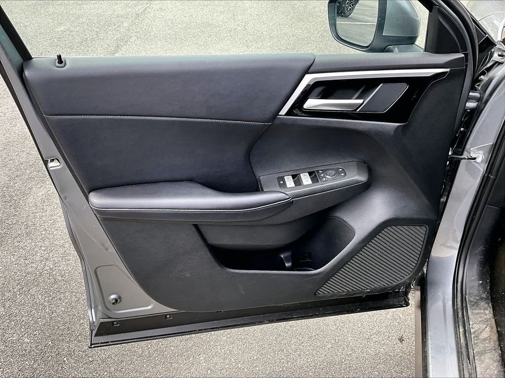 Used 2024 Gray Mitsubishi SE Black Edition image 9