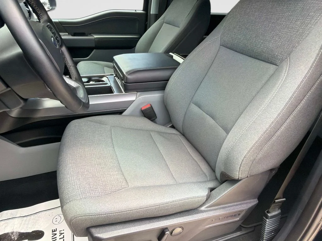 Used 2025 Agate Black Metallic Ford XLT image 21