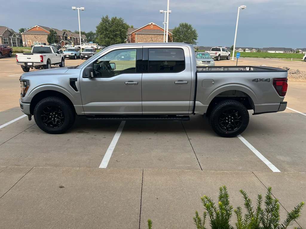 New 2026 Iconic Silver Metallic Ford XLT image 6
