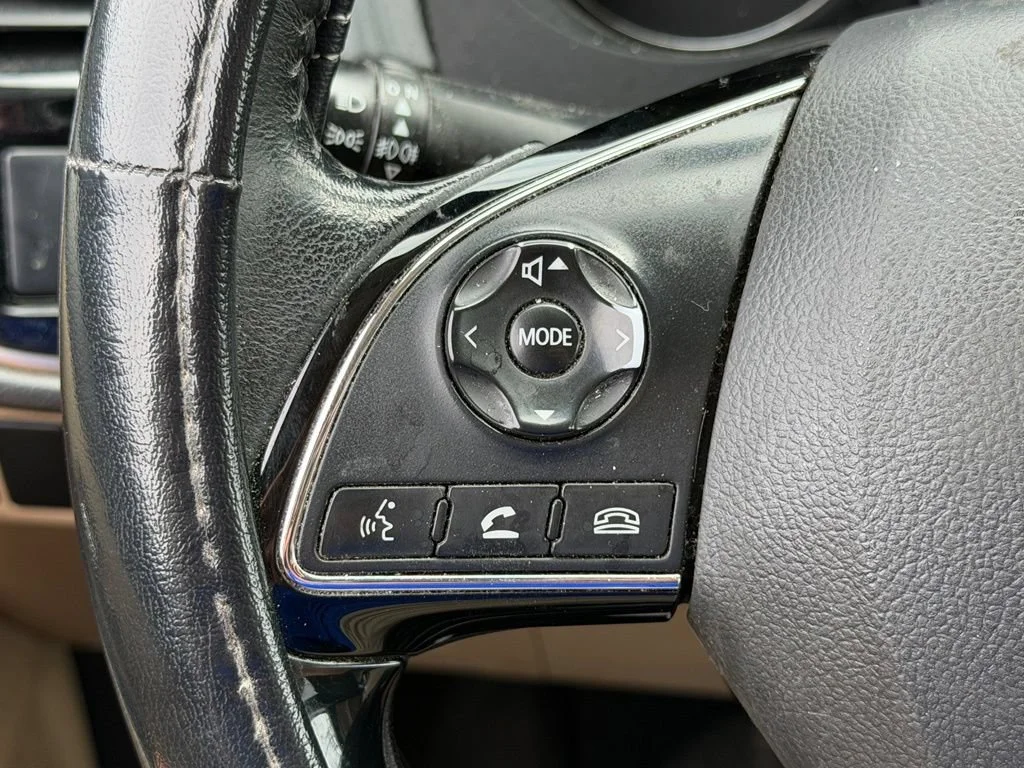 Used 2017  Mitsubishi SE image 28